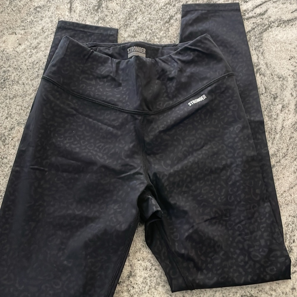 Stronger Workout Set l Small - Picture 8 of 10